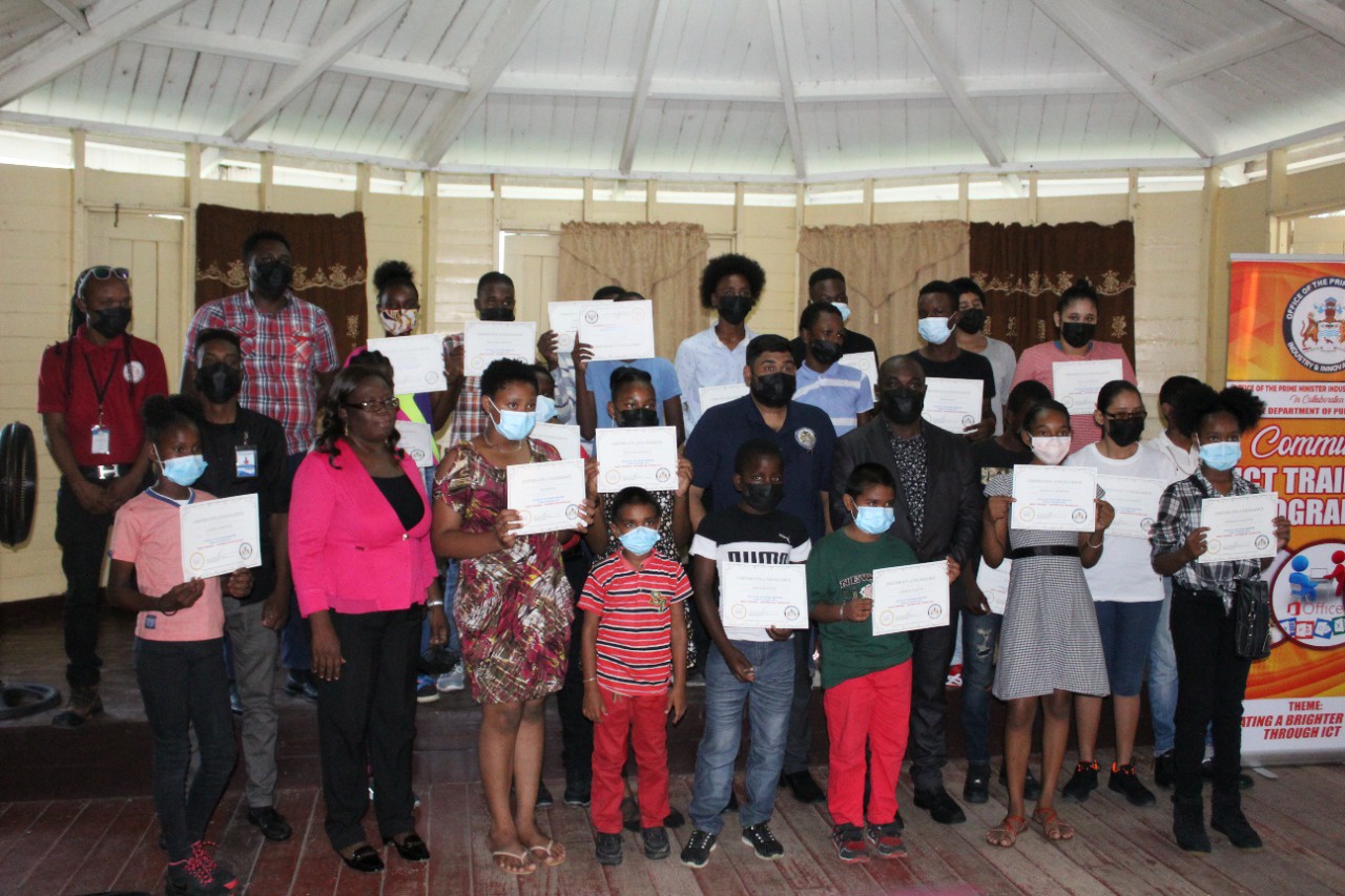 Twenty-five children and young adults from the Agricola community benefitted from our Community ICT training.