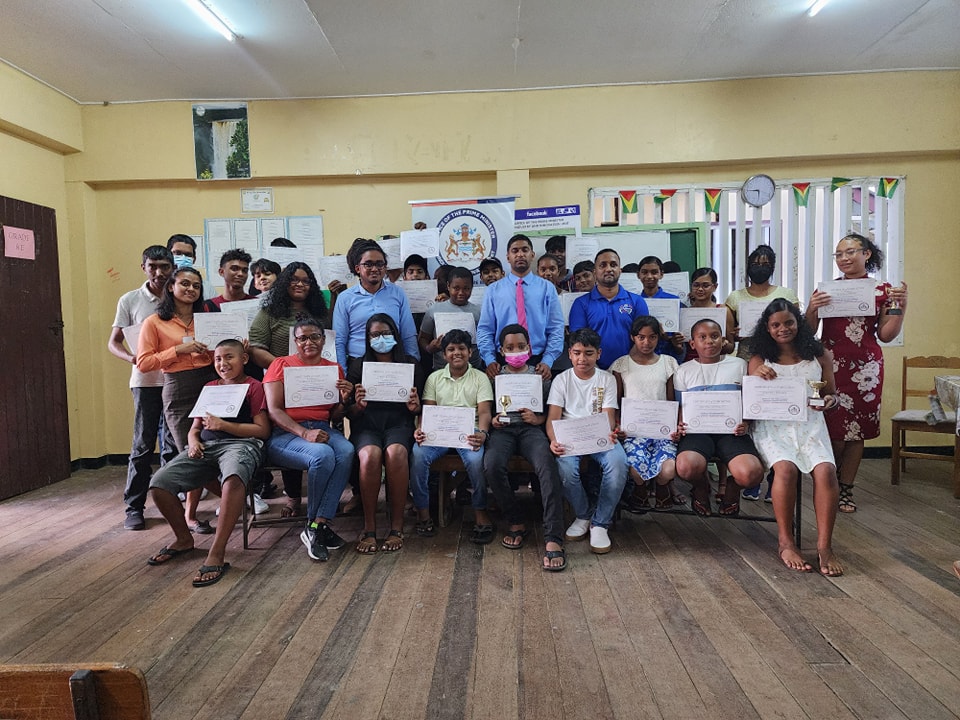 Thirty-One persons from Cummings Lodge and surrounding communities, earlier today, completed the Office of the Prime Minister- Industry and Innovation Unit’s ICT Literacy Programme.