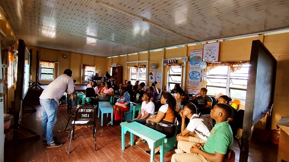 𝐄𝐦𝐩𝐨𝐰𝐞𝐫𝐢𝐧𝐠 𝐂𝐨𝐦𝐦𝐮𝐧𝐢𝐭𝐢𝐞𝐬: 𝐈𝐂𝐓 𝐓𝐫𝐚𝐢𝐧𝐢𝐧𝐠 𝐂𝐨𝐦𝐦𝐞𝐧𝐜𝐞𝐬 𝐢𝐧 𝐑𝐞𝐠𝐢𝐨𝐧𝐬 𝐒𝐢𝐱 𝐚𝐧𝐝 𝐓𝐞𝐧.