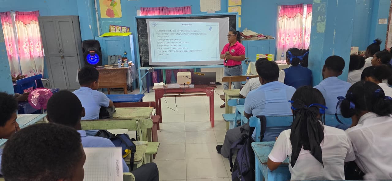 𝗜𝗖𝗧 𝗥𝗼𝗮𝗱𝘀𝗵𝗼𝘄 𝗜𝗻𝘀𝗽𝗶𝗿𝗲𝘀 𝗚𝗿𝗮𝗱𝗲 𝟭𝟬 𝗦𝘁𝘂𝗱𝗲𝗻𝘁𝘀 𝗮𝘁 𝟴𝘁𝗵 𝗼𝗳 𝗠𝗮𝘆 𝗦𝗲𝗰𝗼𝗻𝗱𝗮𝗿𝘆 𝗦𝗰𝗵𝗼𝗼𝗹